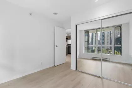 Entry Foyer Photo of 903 1328 W Pender Street, Vancouver, BC
