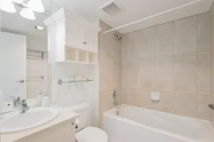 Hallway Photo of 903 1328 W Pender Street, Vancouver, BC