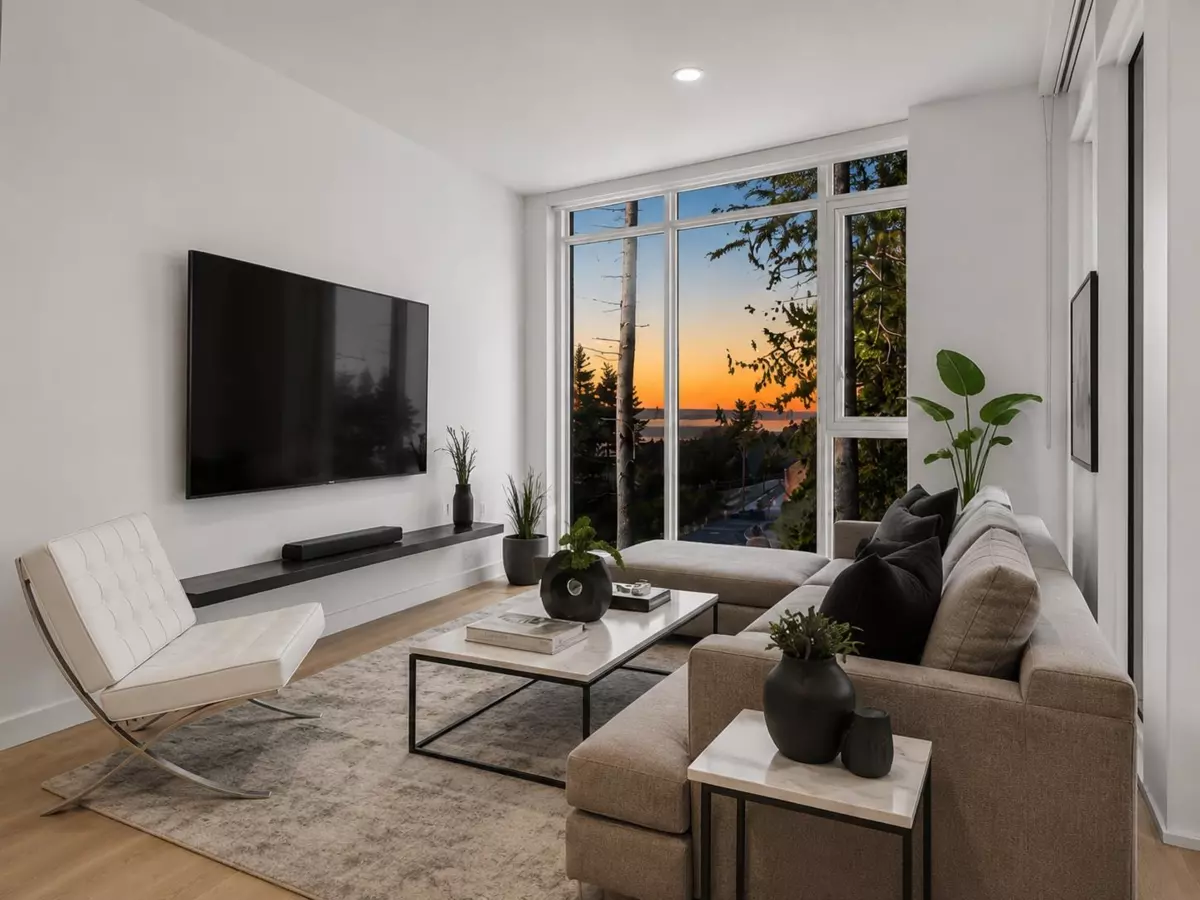 Living Room Photo of 604 3963 Uplands Way, West Vancouver, BC