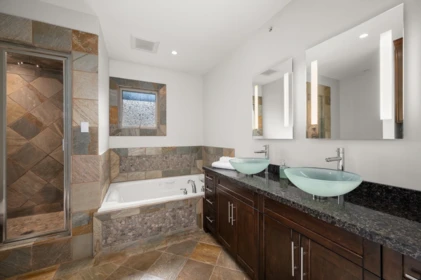 Walk-In Closet Photo of 1247 Stayte Road, White Rock, BC