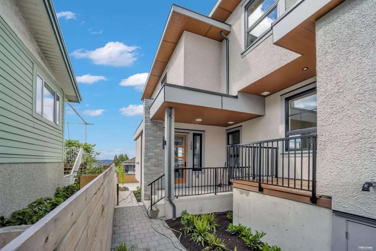 Family Room Photo of 946 Dansey Avenue, Coquitlam, BC