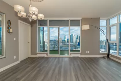 Kitchen Island Photo of 1909 4688 Kingsway, Burnaby, BC