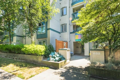 209 688 E 16th Avenue, Vancouver, BC, Vancouver — Apartment/Condo for sale