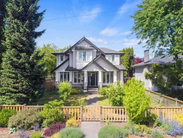 738 E 13th Street, North Vancouver, BC, North Vancouver — Single Family Residence for sale