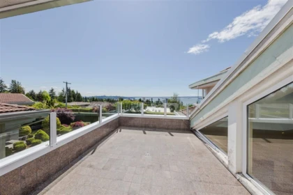 Entry Foyer Photo of 2273 Mathers Avenue, West Vancouver, BC