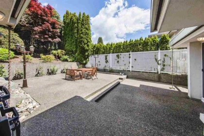 Front Yard Photo of 2273 Mathers Avenue, West Vancouver, BC