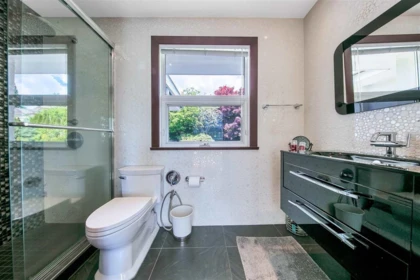 Hallway Photo of 2273 Mathers Avenue, West Vancouver, BC