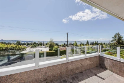 Powder Room Photo of 2273 Mathers Avenue, West Vancouver, BC