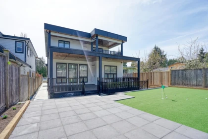 Garden / Landscaping Photo of 15919 Russell Avenue, White Rock, BC