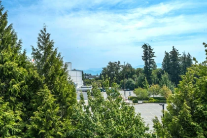 Front Yard Photo of 406 33718 King Road, Abbotsford, BC