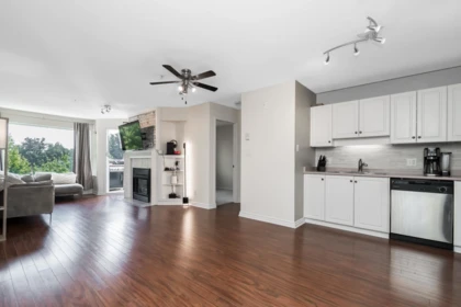 Kitchen Island Photo of 406 33718 King Road, Abbotsford, BC