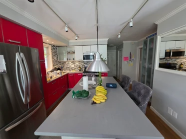 Kitchen Island Photo of 15580 20 Avenue, Surrey, BC
