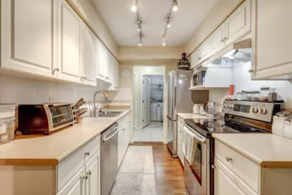 Kitchen Photo of 302 15342 20th Avenue, Surrey, BC