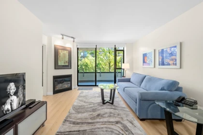 305 175 W 1st Street, North Vancouver, BC, North Vancouver — Apartment/Condo for sale