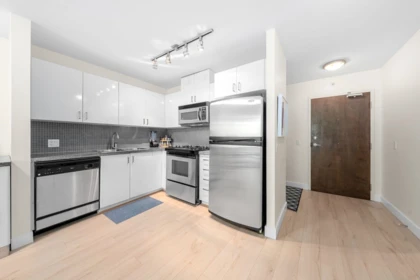 305 175 W 1st Street, North Vancouver, BC, North Vancouver — Apartment/Condo for sale