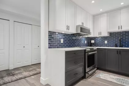 Kitchen Island Photo of 203 825 W 15th Avenue, Vancouver, BC