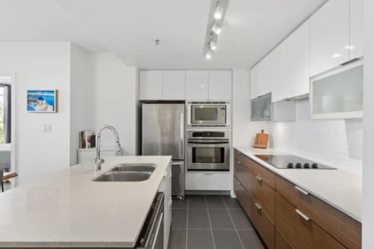 503 175 W 2nd Street, North Vancouver, BC, North Vancouver — Apartment/Condo for sale