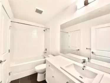 Kitchen Photo of 102 15858 Fraser Highway, Surrey, BC