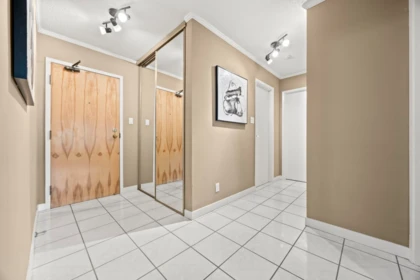 Mudroom Photo of 212 15313 19 Avenue, Surrey, BC