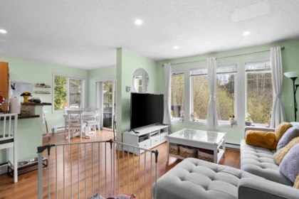 Kitchen Island Photo of 95 4401 Blauson Boulevard, Abbotsford, BC