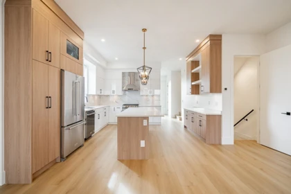 Kitchen Island Photo of 16685 16 Avenue, Surrey, BC