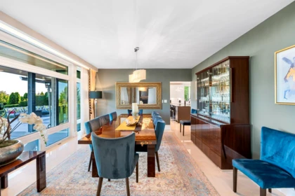 Breakfast Nook Photo of 1130 Eyremount Drive, West Vancouver, BC
