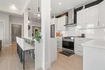 Kitchen Island Photo of 506 45745 Watson Road, Chilliwack, BC