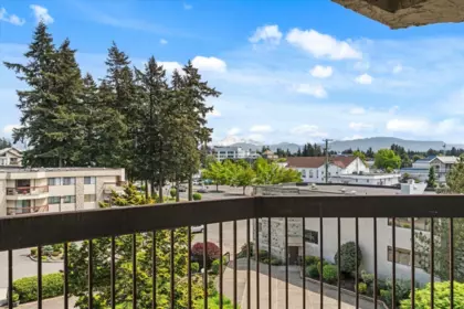 Breakfast Nook Photo of 403 31955 Old Yale Road, Abbotsford, BC