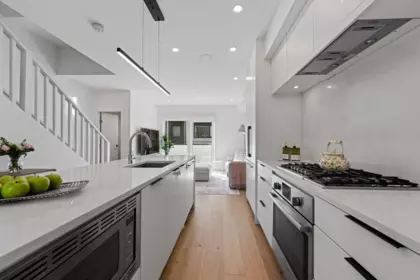 Kitchen Island Photo of 125 649 E 3rd Street, North Vancouver, BC