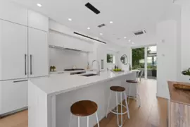 125 649 E 3rd Street, North Vancouver, BC