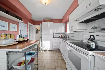 Kitchen Island Photo of 6459 Dumfries Street, Vancouver, BC