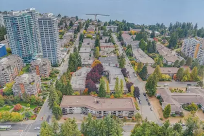 110 15020 North Bluff Road, White Rock, BC, White Rock — Apartment/Condo for sale