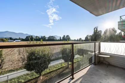 Staircase Photo of 304 45520 Knight Road, Chilliwack, BC