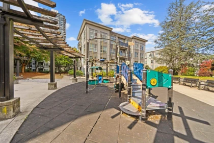 Backyard Photo of 422 13733 107a Avenue, Surrey, BC