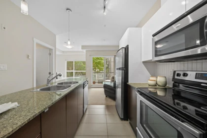 Guest Bathroom Photo of 422 13733 107a Avenue, Surrey, BC