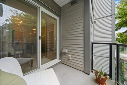 Primary Bathroom Photo of 422 13733 107a Avenue, Surrey, BC