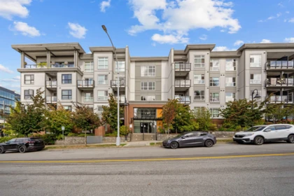 Swimming Pool Photo of 422 13733 107a Avenue, Surrey, BC