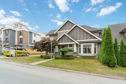 702 Grover Avenue, Coquitlam, BC, Coquitlam — Half Duplex for sale