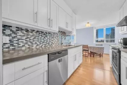 Kitchen Island Photo of 1206 4160 Sardis Street, Burnaby, BC