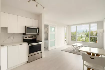 Kitchen Island Photo of 809 5189 Gaston Street, Vancouver, BC