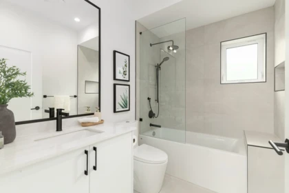 Primary Bathroom Photo of 849 E 19th Avenue, Vancouver, BC