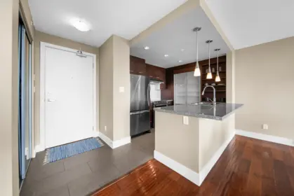 805 2959 Glen Drive, Coquitlam, BC, Coquitlam — Apartment/Condo for sale