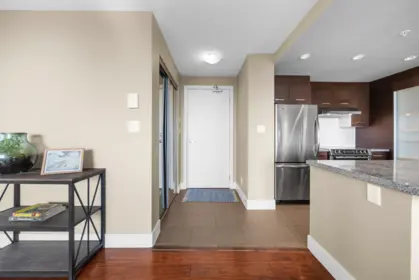805 2959 Glen Drive, Coquitlam, BC, Coquitlam — Apartment/Condo for sale