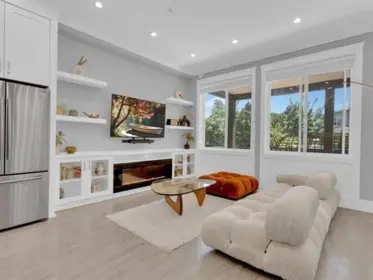 15456 Russell Avenue, White Rock, BC, White Rock — Single Family Residence for sale