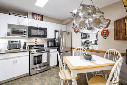 402 3075 Primrose Lane, Coquitlam, BC, Coquitlam — Apartment/Condo for sale