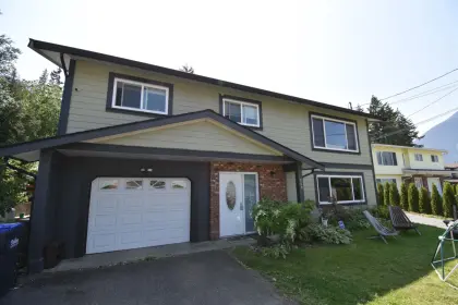 660 Ogilvie Road, Hope, BC, Hope — Single Family Residence for sale