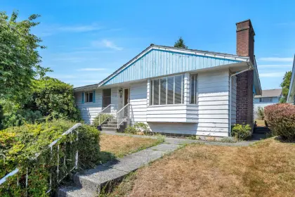 39 Courtney Crescent, New Westminster, BC, New westminster — Single Family Residence for sale
