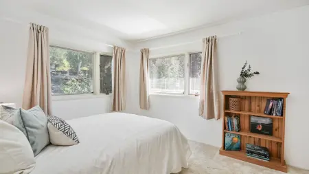5765 Larson Place, West Vancouver, BC, West vancouver — Single Family Residence for sale