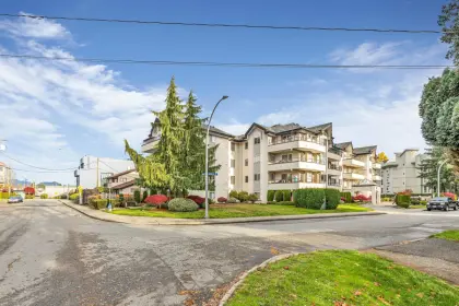 102 2526 Lakeview Crescent, Abbotsford, BC, Abbotsford — Apartment/Condo for sale