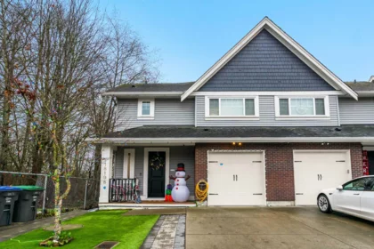 18198 70 Avenue, Surrey, BC, Surrey — Half Duplex for sale
